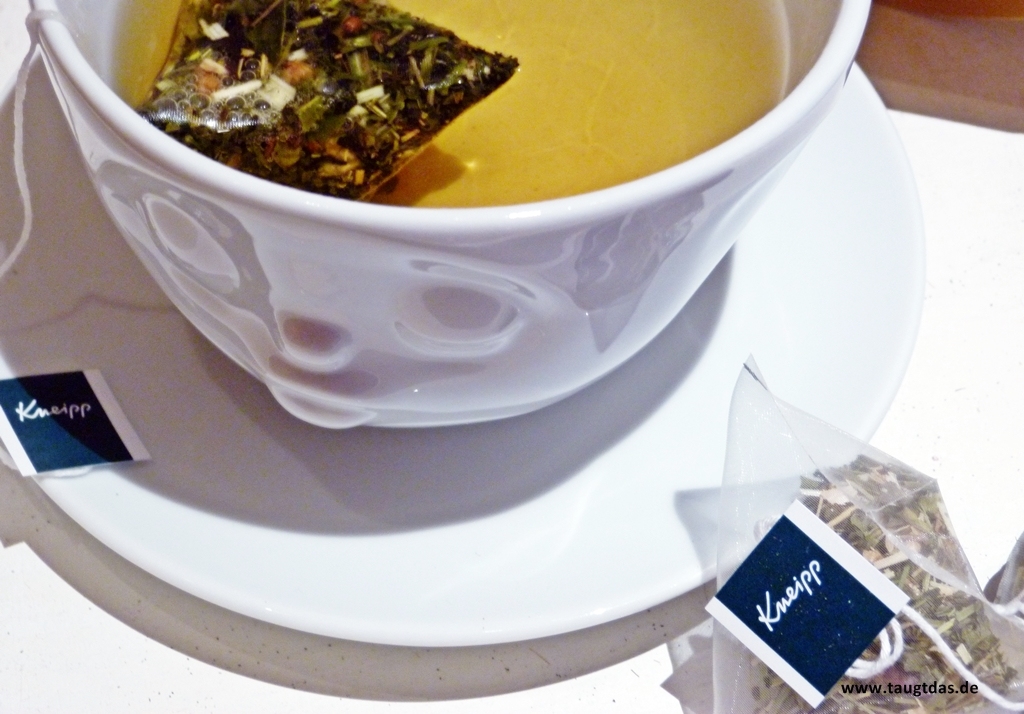 Kneipp Kräutertee mit Tassen von fiftyeight