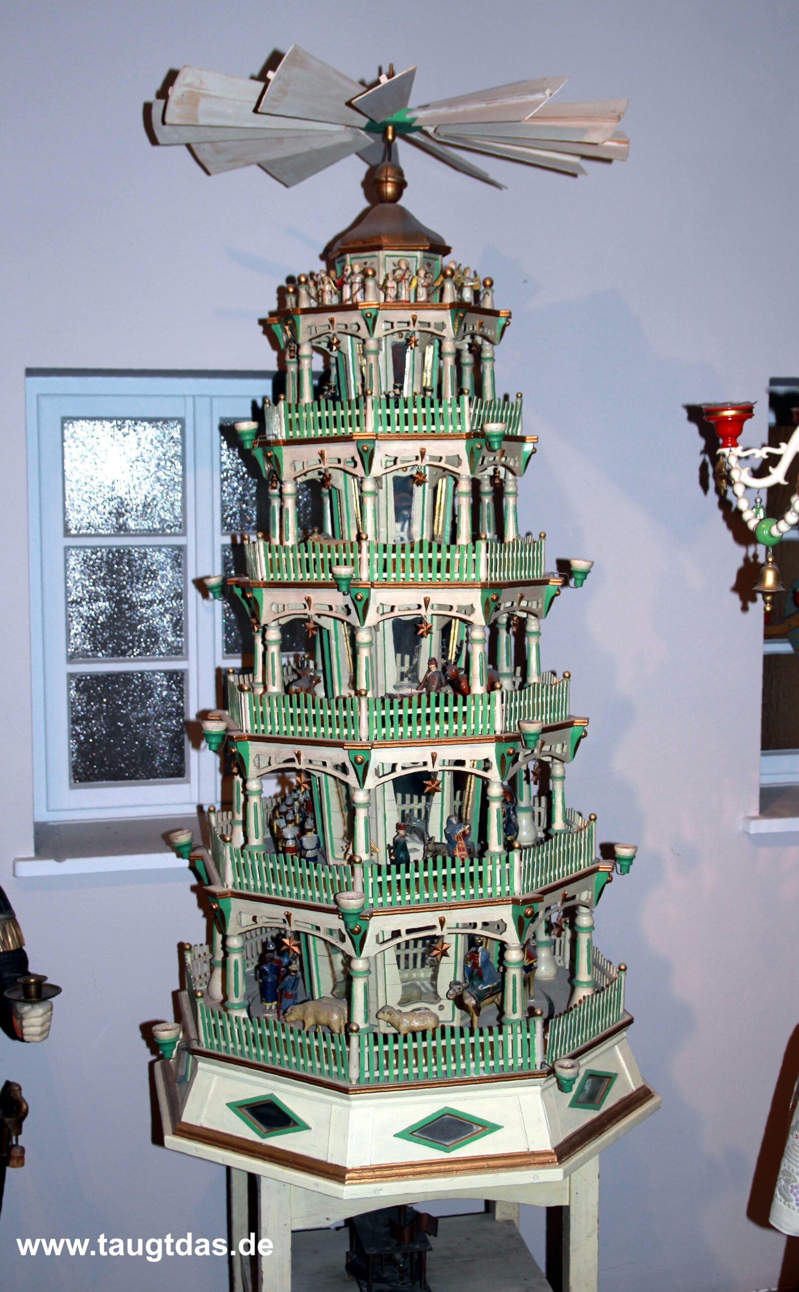 Historische Weihnachtspyramide